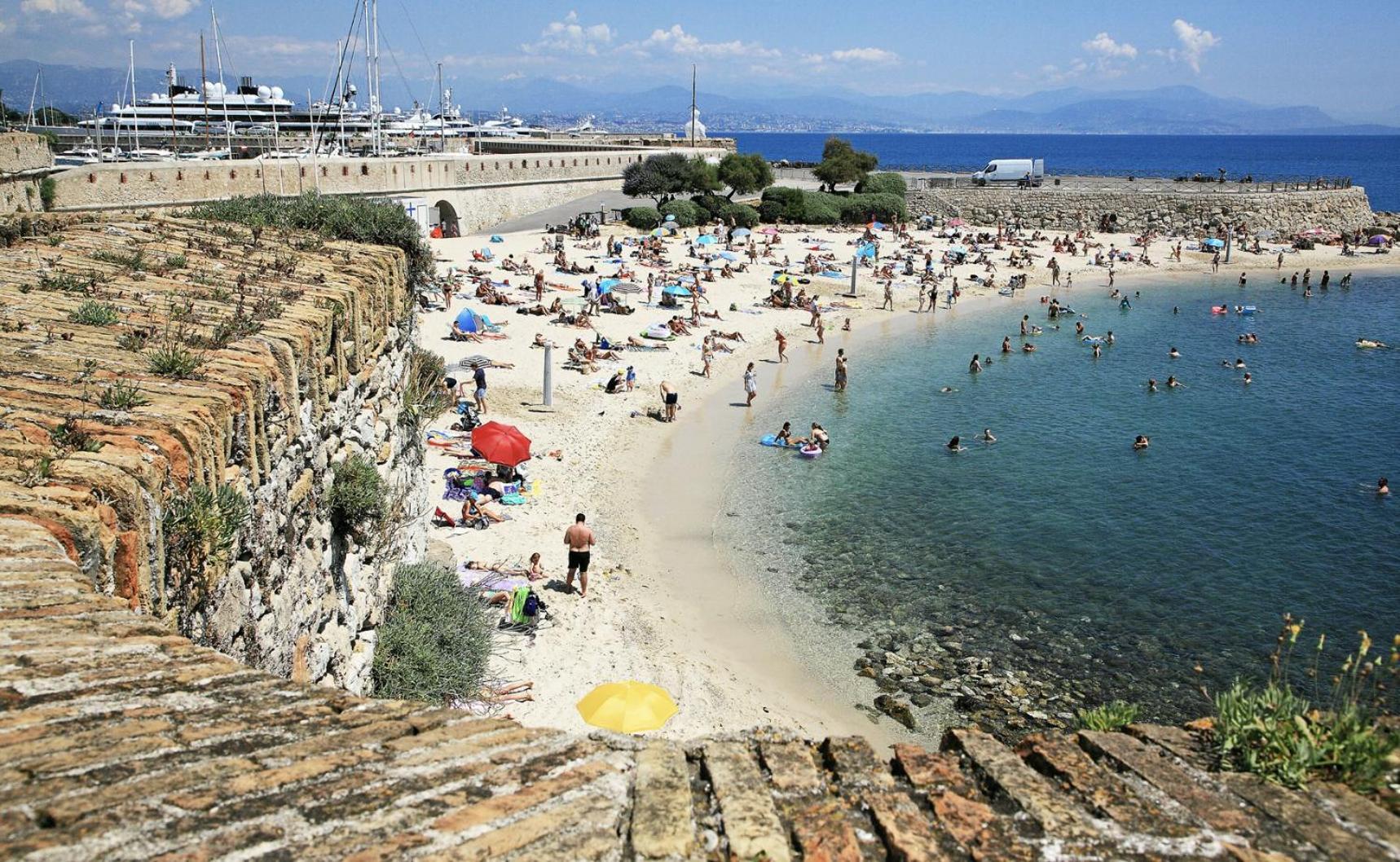 Vue Mer Et Remparts. Entre Vieille Ville Et Plages Antibes Luaran gambar
