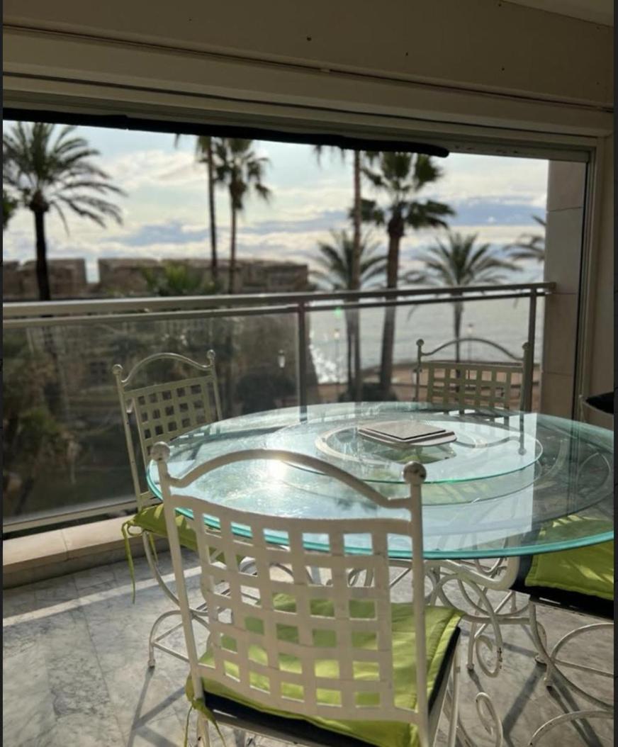 Vue Mer Et Remparts. Entre Vieille Ville Et Plages Antibes Luaran gambar