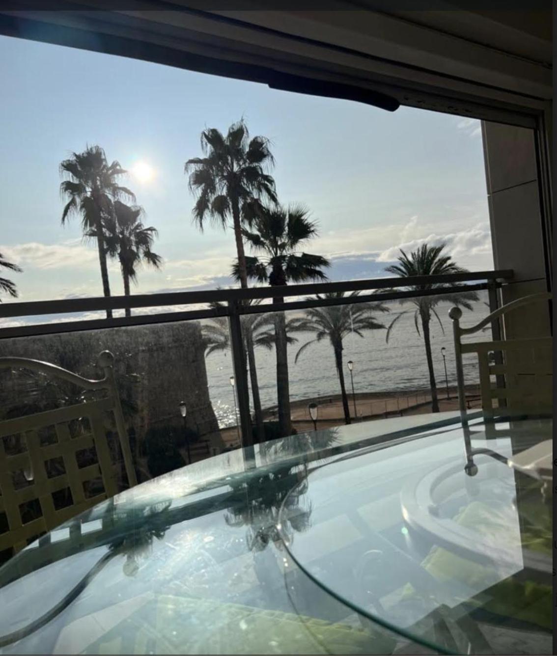 Vue Mer Et Remparts. Entre Vieille Ville Et Plages Antibes Luaran gambar