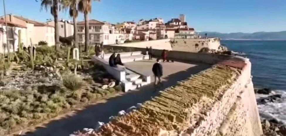 Vue Mer Et Remparts. Entre Vieille Ville Et Plages Antibes Luaran gambar