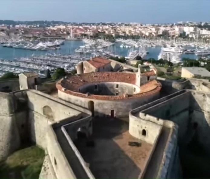 Vue Mer Et Remparts. Entre Vieille Ville Et Plages Antibes Luaran gambar