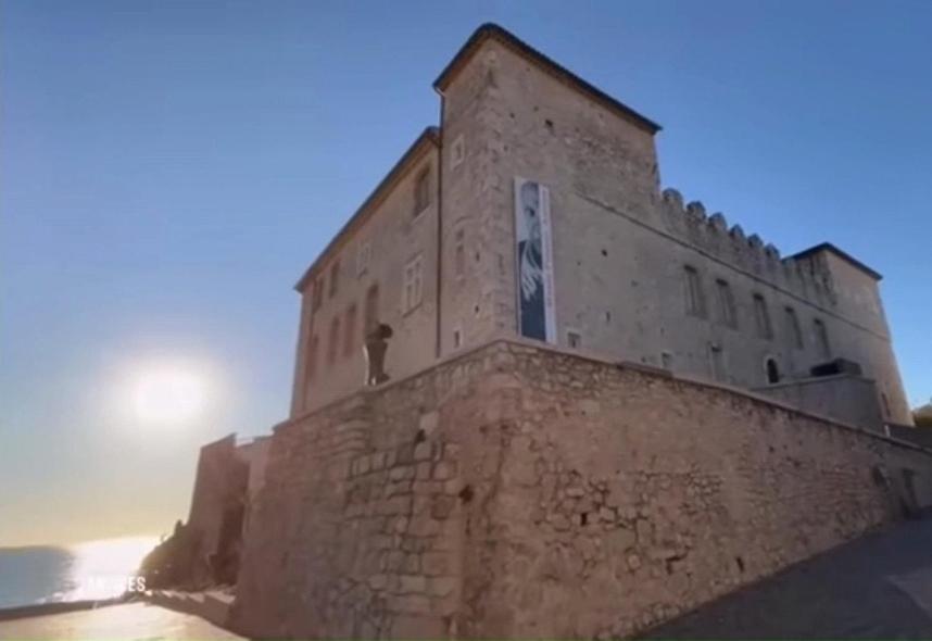 Vue Mer Et Remparts. Entre Vieille Ville Et Plages Antibes Luaran gambar