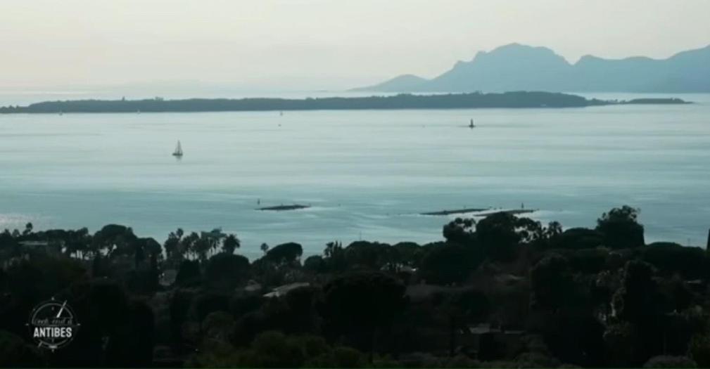Vue Mer Et Remparts. Entre Vieille Ville Et Plages Antibes Luaran gambar