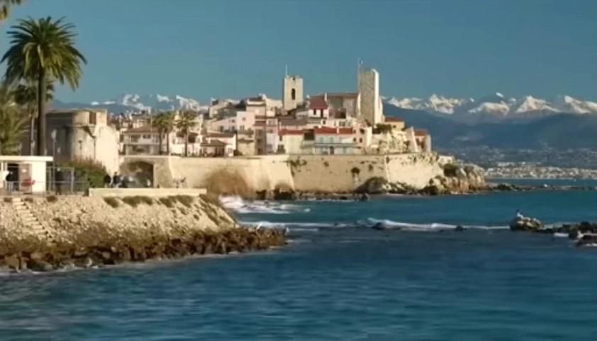 Vue Mer Et Remparts. Entre Vieille Ville Et Plages Antibes Luaran gambar